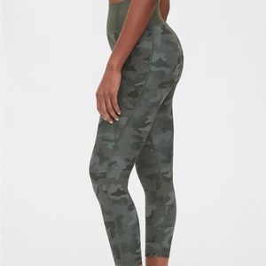 Gapfit Sculpt Revolution Leggings Size Small